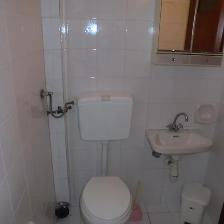 Kokkinakis Apartment *